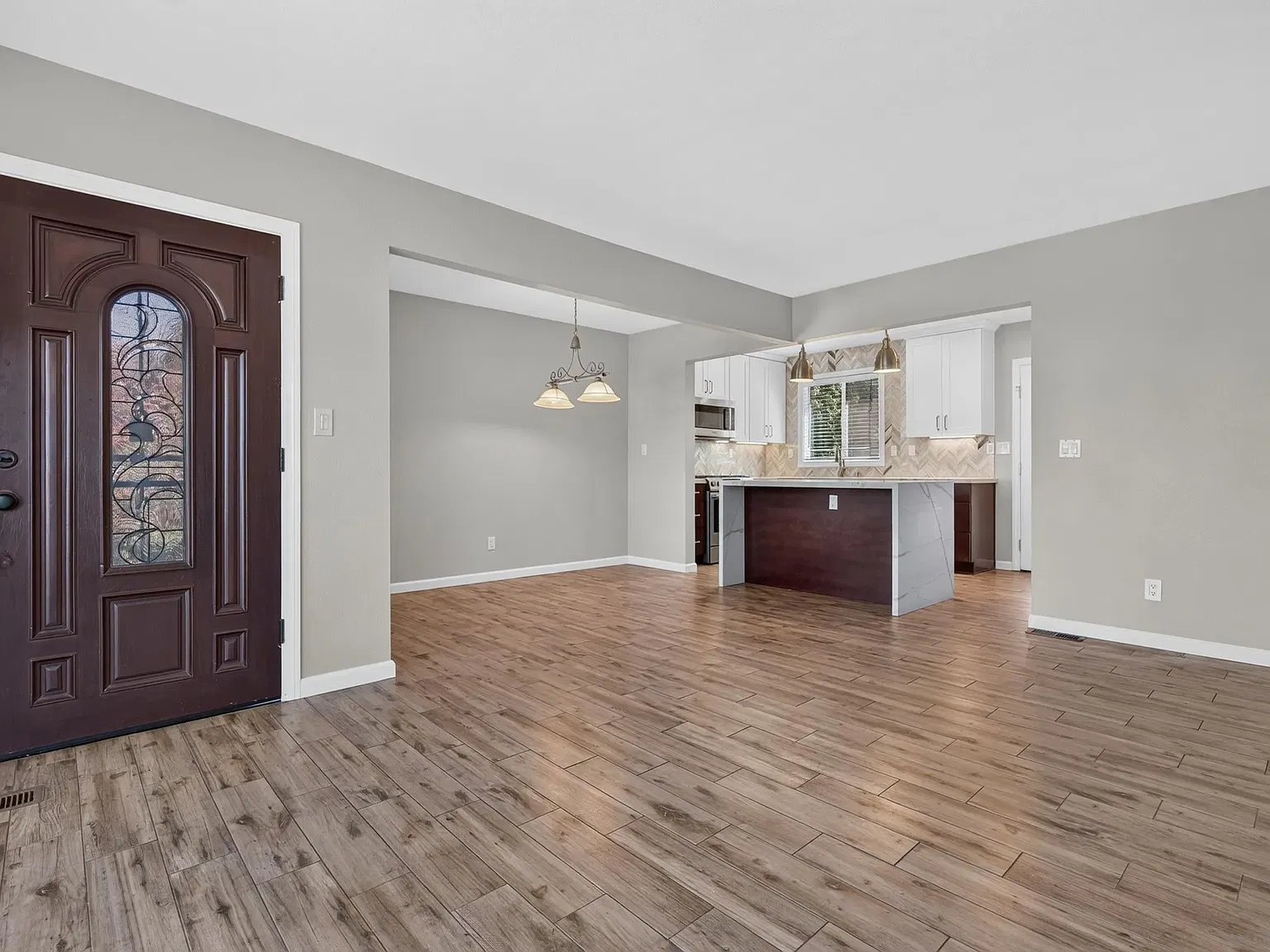 2 bed, 2.0 bath, 2015 sqft, $3,999 — Photo 2