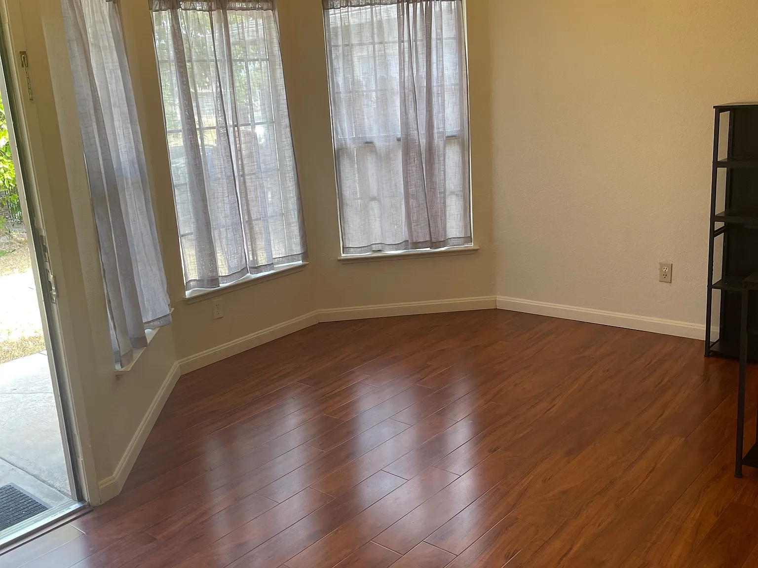 4 bed, 1446 sqft, $2,400 — Photo 2