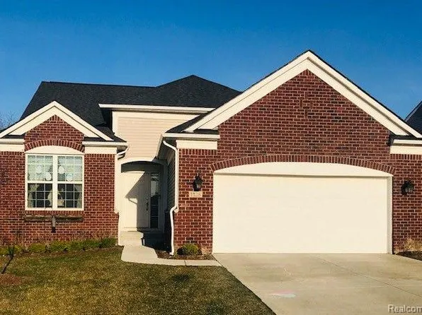 38711 Chasewood Ct, Farmington Hills, MI 48335