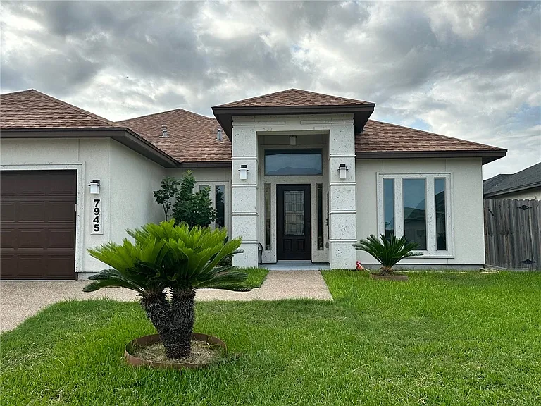 7945 Snake River Dr — Photo 2