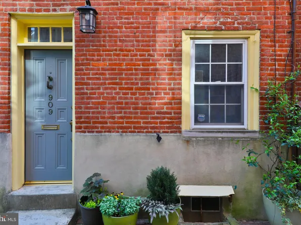 909 S Bodine St, Philadelphia, PA 19147