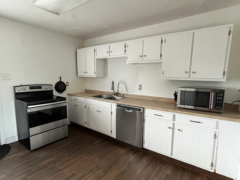 4 bed, 1.5 bath, 1310 sqft, $2,300 — Photo 4