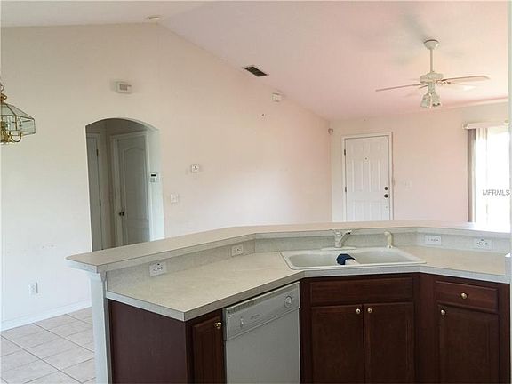 4th image of 716 Cherry Laurel St