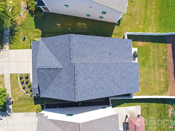 2nd image of 423 Knothole Ln