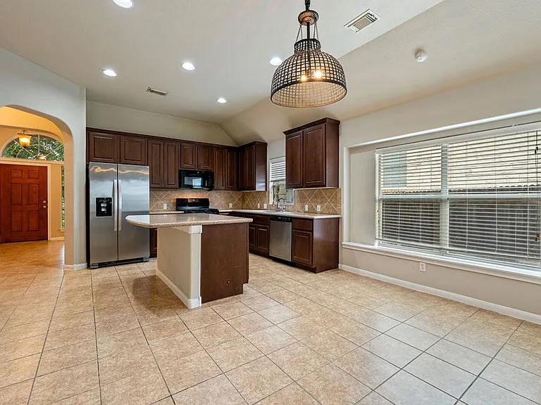 2217 Westfalian Trl — Photo 4