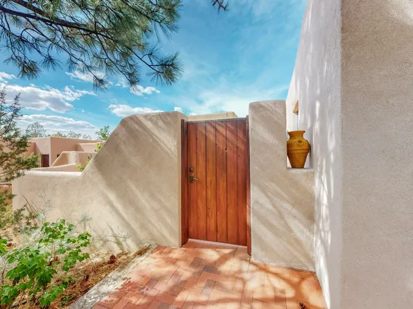 302 Calle Estado, Santa Fe, NM 87501