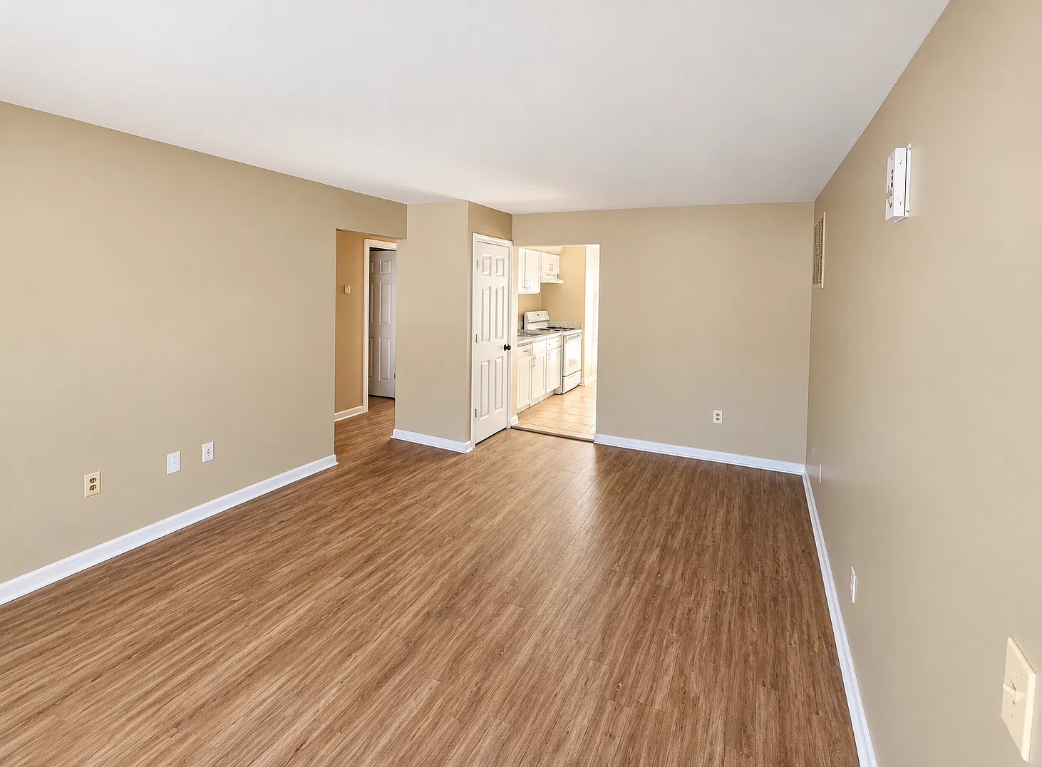 2 bed, 865 sqft, $1,285 — Photo 2