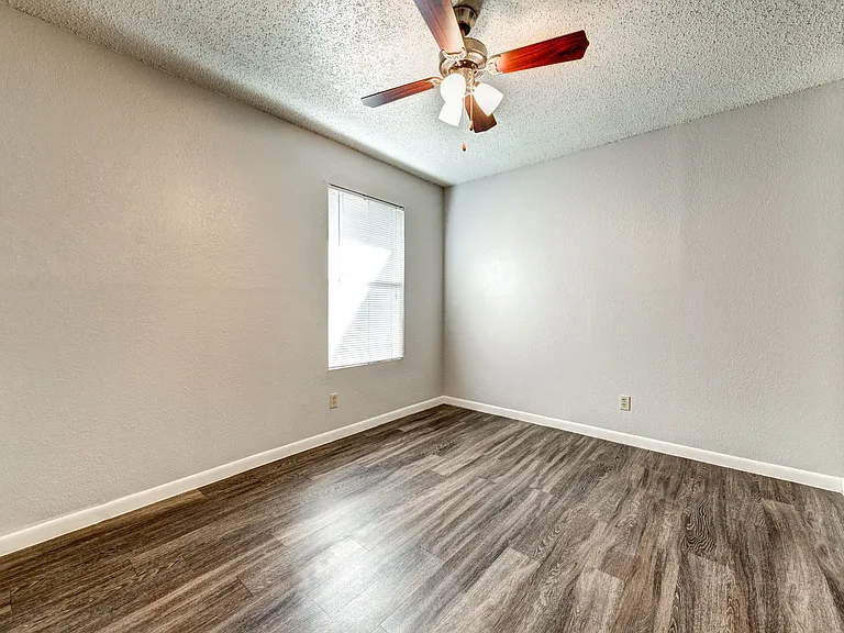 Chimney Park Apartments — Photo 25