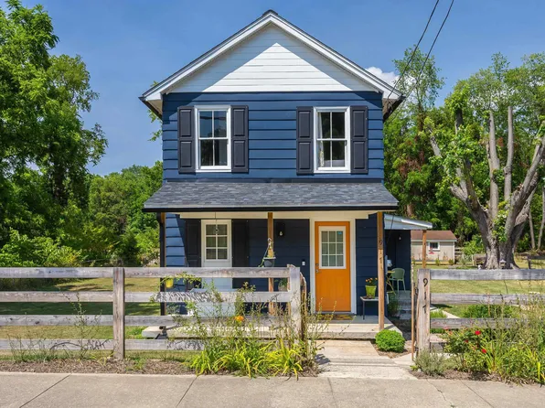917 B St, Waynesboro, VA 22980