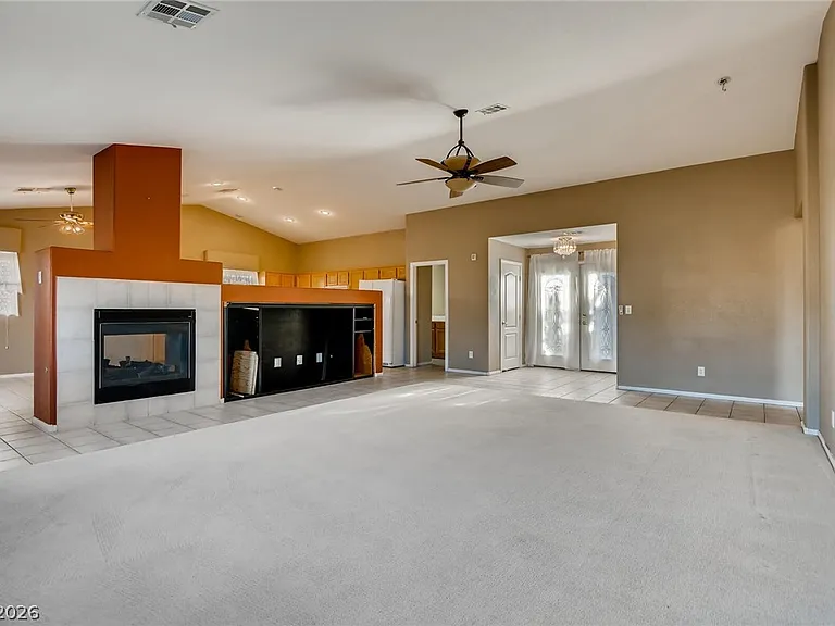 1048 Royal Skyline St — Photo 13