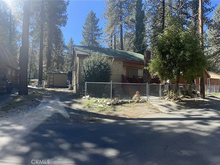 1545 Ross St — Photo 3