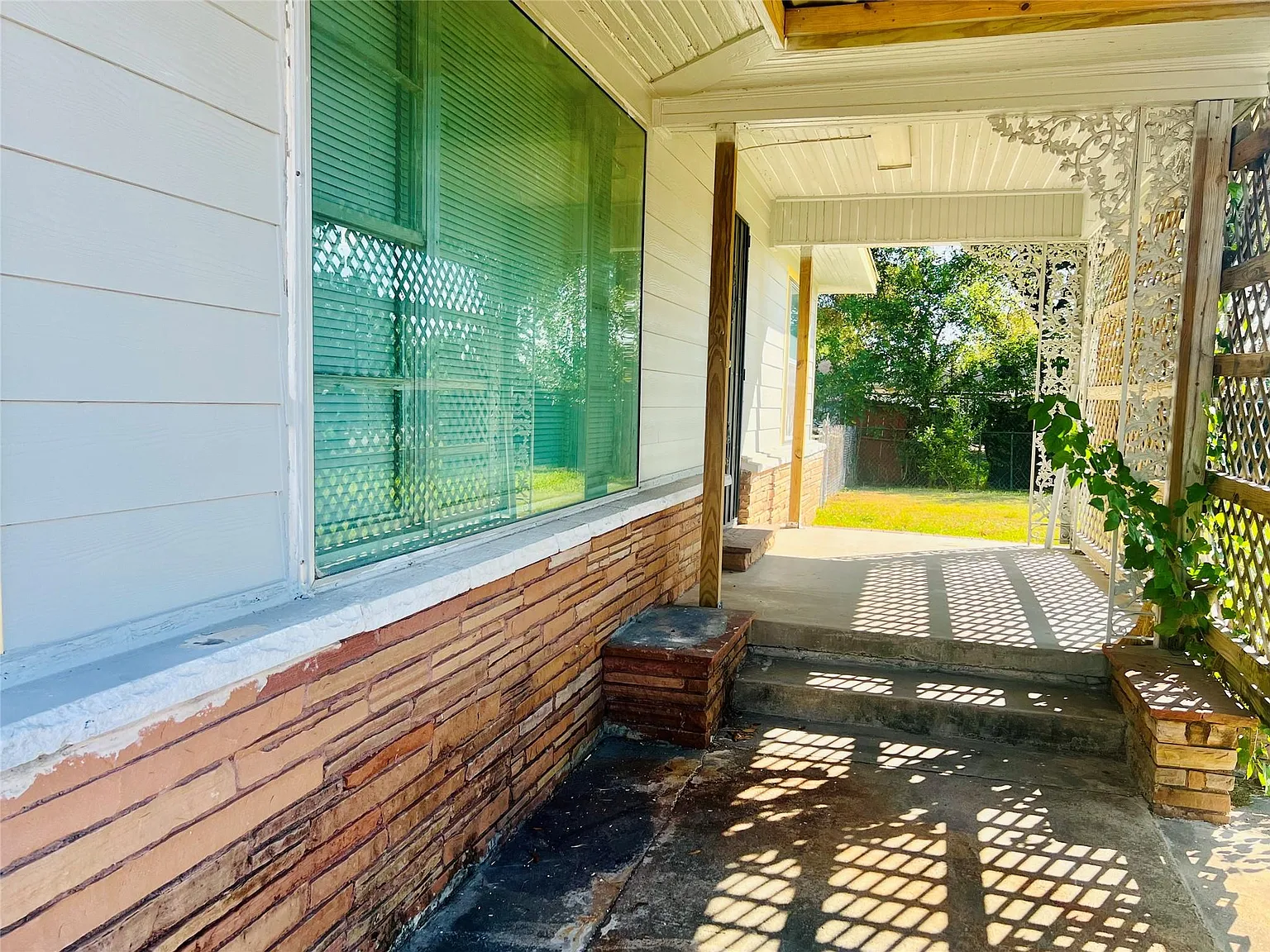 2 bed, 1.0 bath, $1,200 — Photo 3