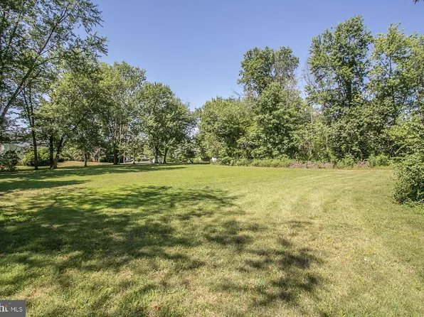 35 Voit Dr, Harleysville, PA 19438