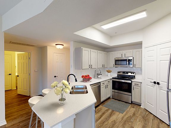 4th image of 1600 N 9th St #221