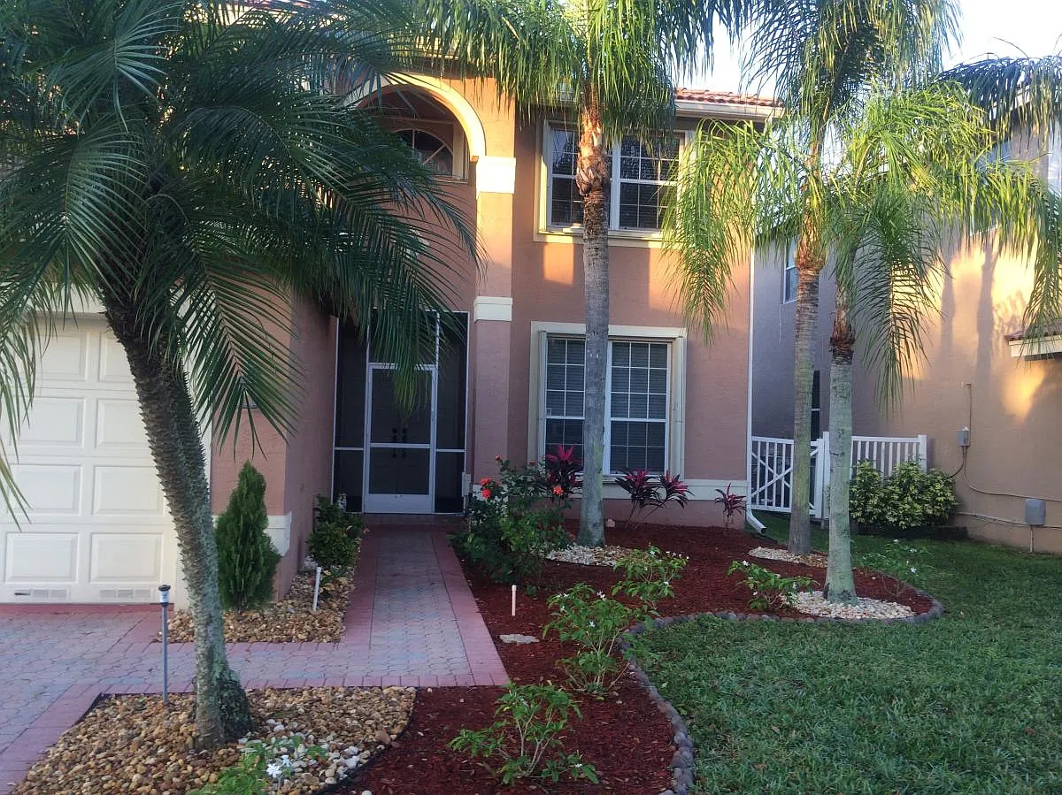 11840 NW 55th St — Photo 3