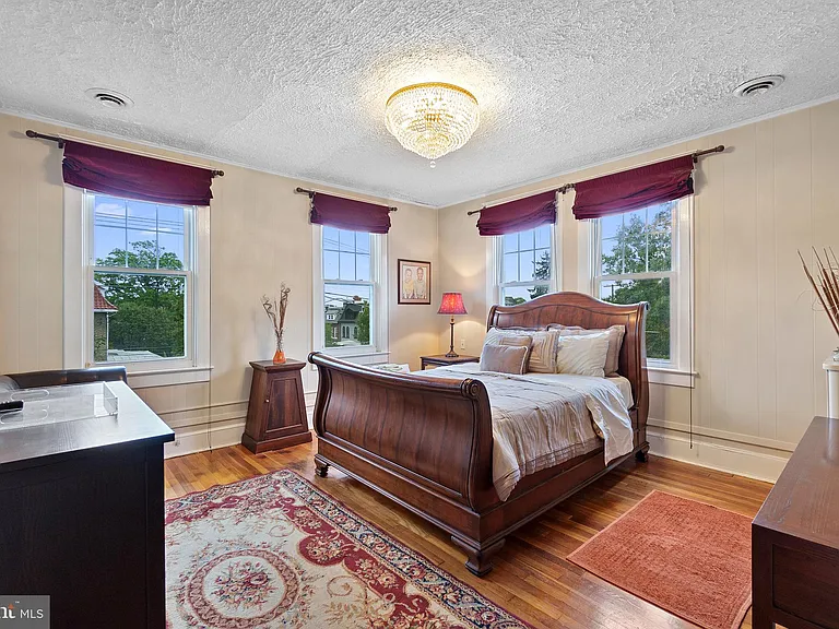 1501 Crittenden St NW — Photo 36