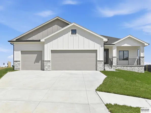 16718 Mormon St, Bennington, NE 68007