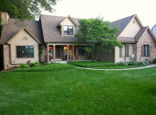 N33W23237 Greenbriar Ct, Pewaukee, WI 53072