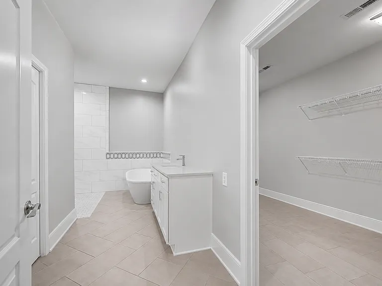 1044 Chestnut St — Photo 10