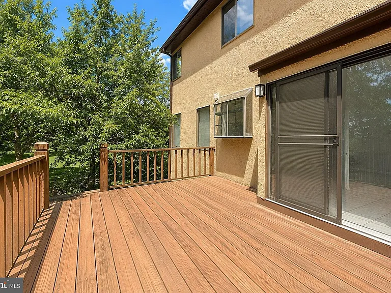 83 Sayre Dr — Photo 19
