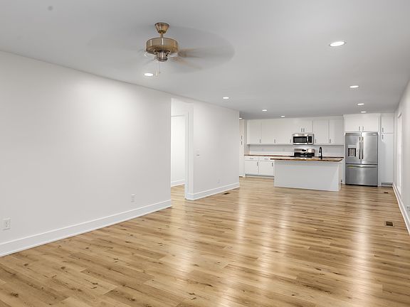 5th image of 459 Francis Ave