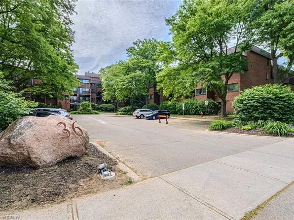 36 Hayhurst Rd #334, Brantford, ON N3R 6Y9