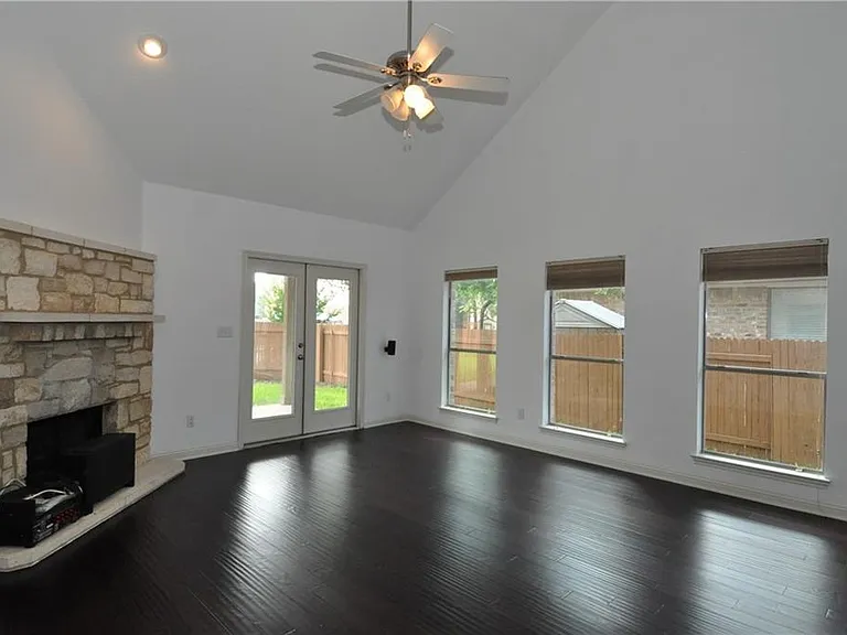 3323 Pine Needle Cir — Photo 9