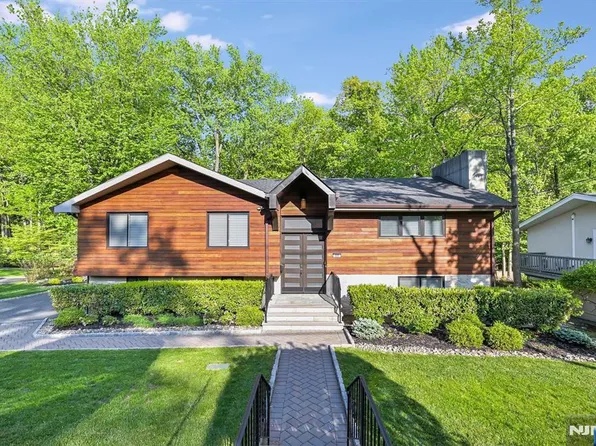 655 Floyd St, Englewood Cliffs, NJ 07632