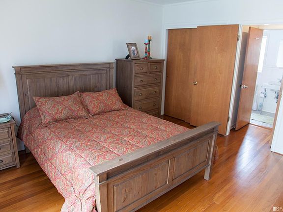 5th image of 866 Green St APT 9