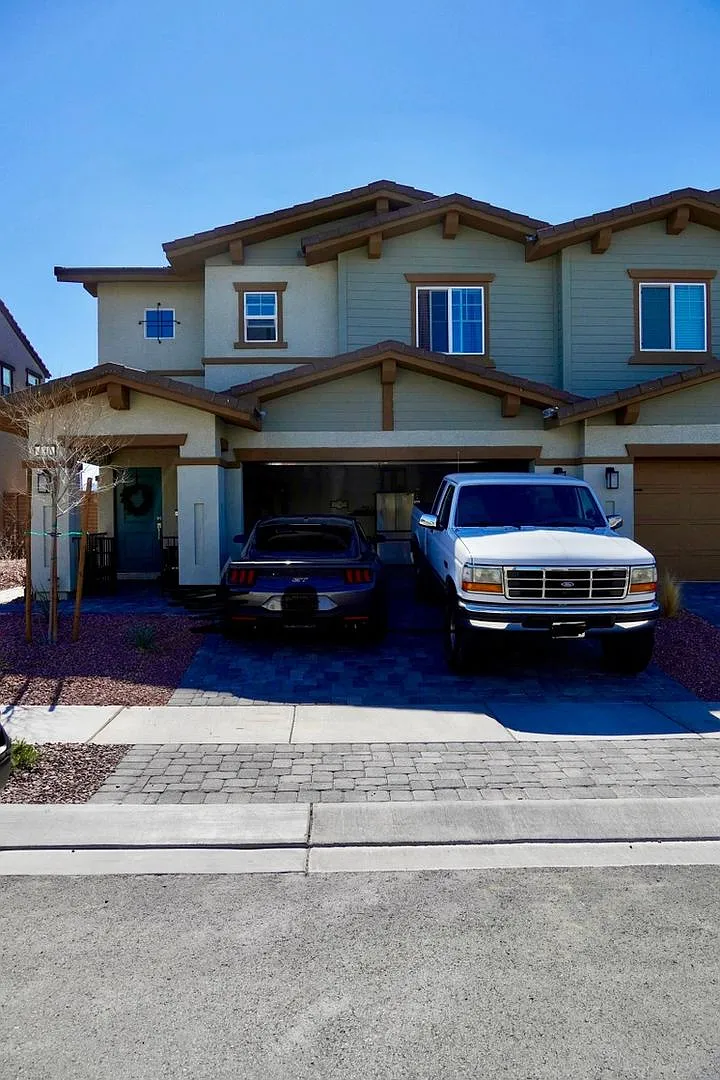 Charming 3BR Townhome in Henderson — Photo 1