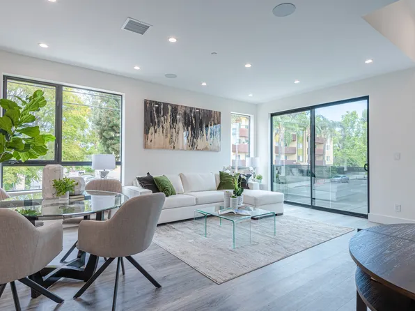 18301 Collins St #18305, Tarzana, CA 91356