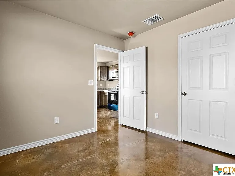 504 Raymond St #B — Photo 8