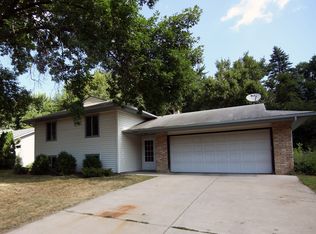 8640 Hillside Trl S, Cottage Grove, MN 55016