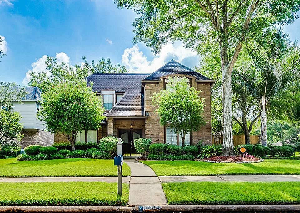 1st image of 1702 Surrey Ct