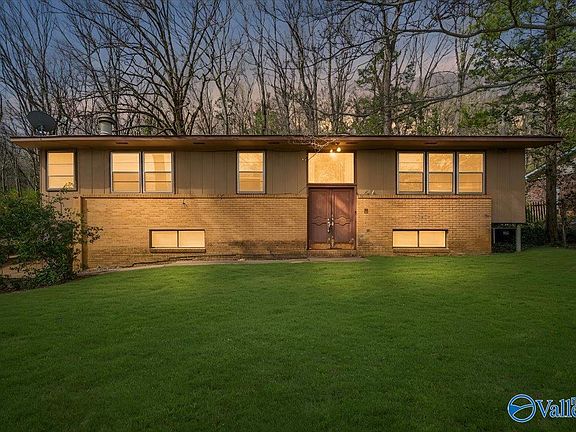 4th image of 612 Mountain Gap Dr SE