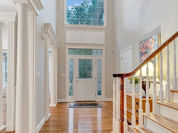5th image of 114 Summer St