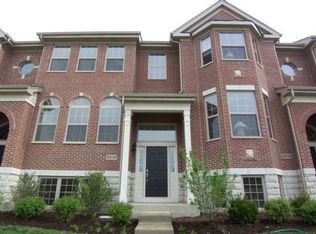 27W745 S Meadowview Dr, Winfield, IL 60190