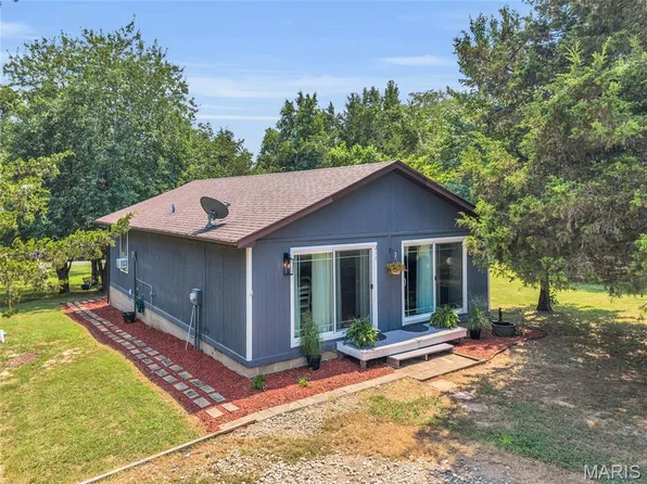 211 Blueberry Dr, De Soto, MO 63020