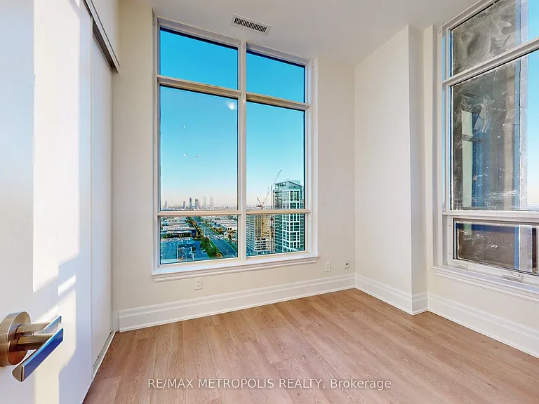 9075 Jane St #Penthouse 08 — Photo 29