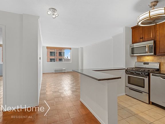 3rd image of 345 E 93rd St APT 17A