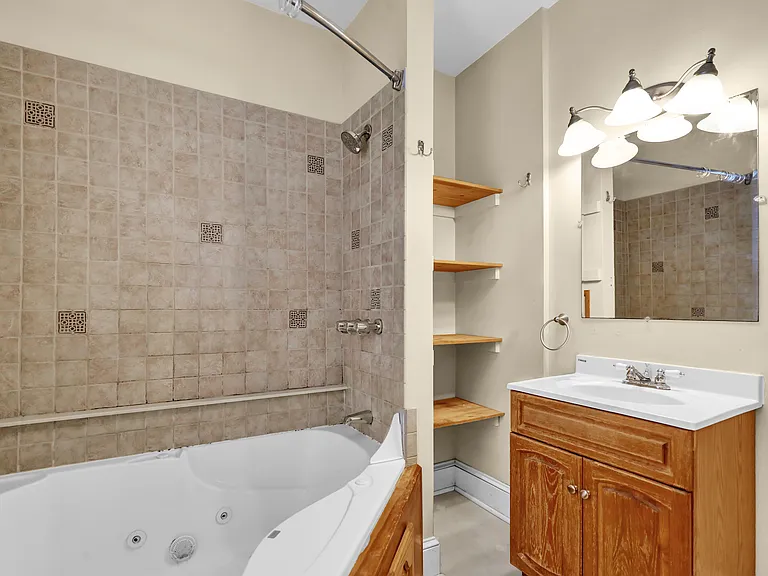 744 E Chestnut St — Photo 29