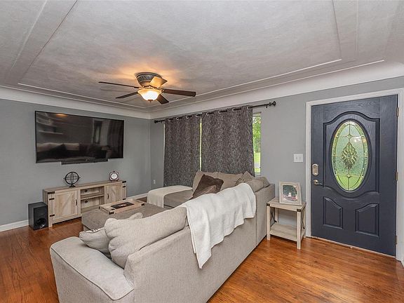 2nd image of 411 Giofre Ave