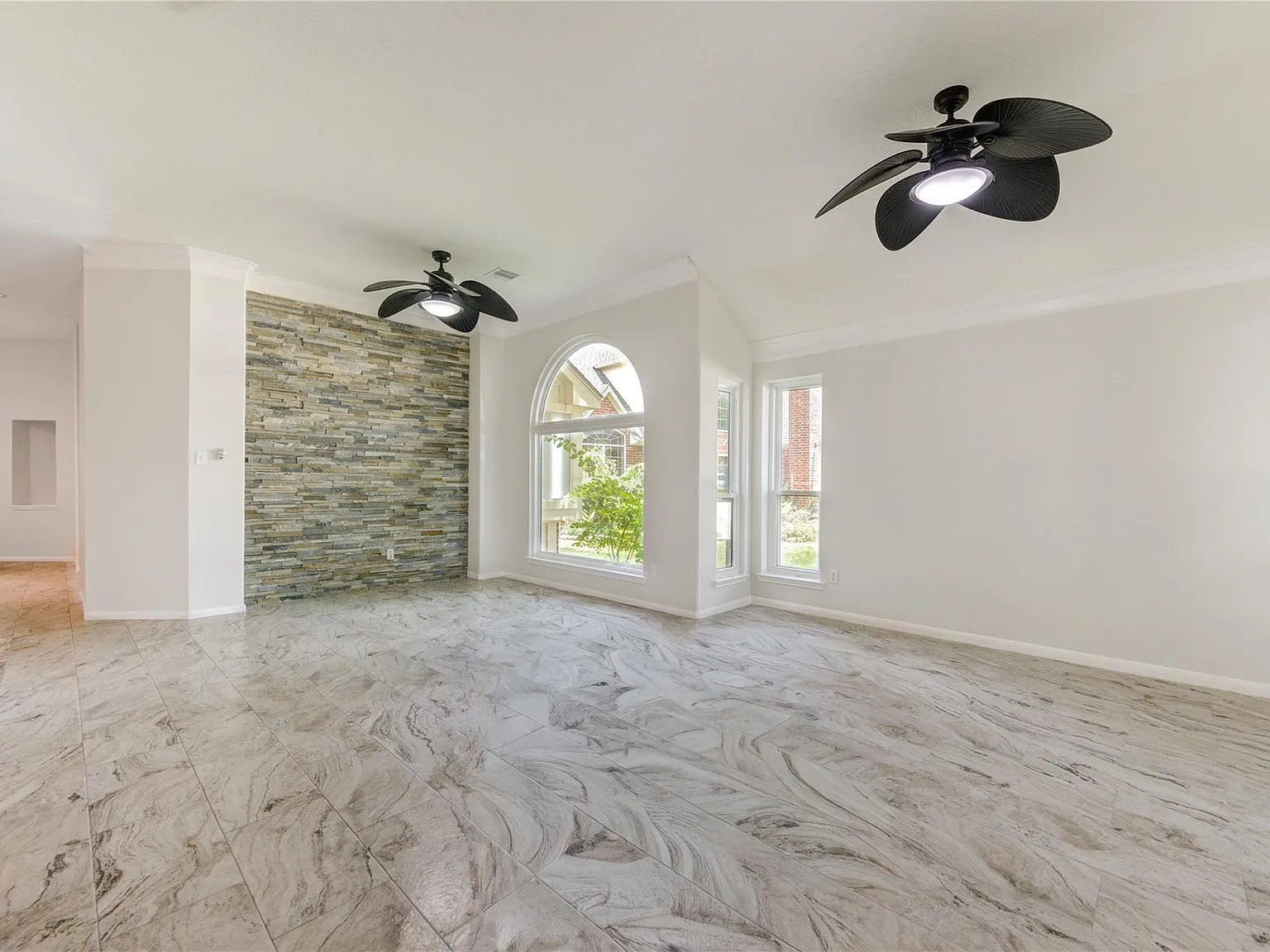 3 bed, 2.0 bath, 2168 sqft, $2,800 — Photo 3