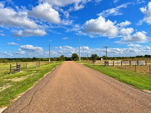 000 Prihoda Rd, Fayetteville, TX 78940