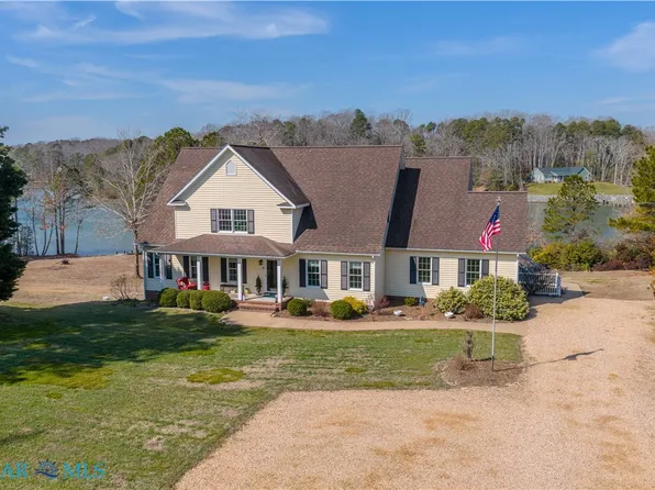 749 Blue Barn Rd, Wake, VA 23176