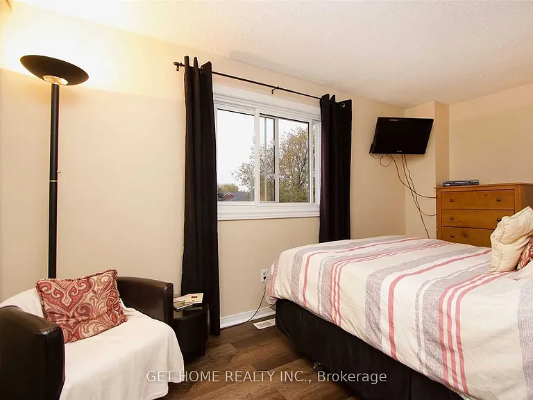 1310 Charter Cres — Photo 22