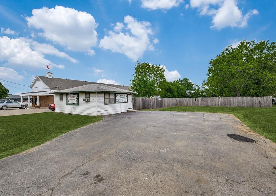 1st image of 106 W Hundley Dr