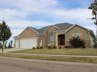 304 W Palmer Cir, Aberdeen, SD 57401