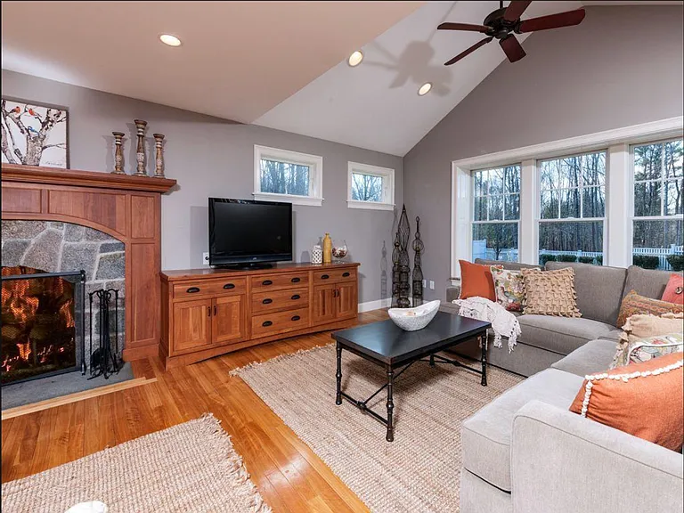 1 Oak Forest Rd — Photo 16