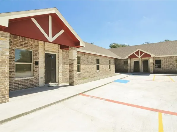 724 W Kleberg Ave, Kingsville, TX 78363